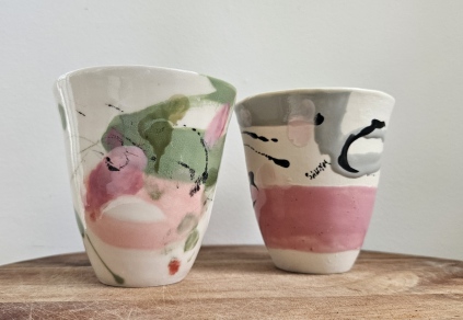 gulvvase vaser vase kunst unika design kunsthåndværk keramik abstrakt kunstner håndmalet håndmalede fad bronze sculpture