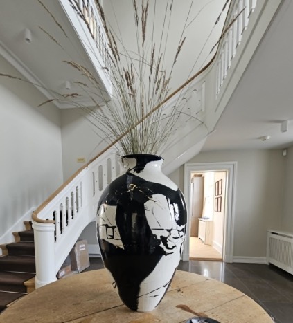 keramik skåle bolig kunst vase gulvvase vaser bronzeskulptur bronzeskulpturer bronze puder abstrakte malerier 