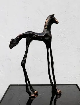 keramik skåle bolig kunst vase gulvvase vaser bronzeskulptur bronzeskulpturer bronze puder abstrakte malerier 